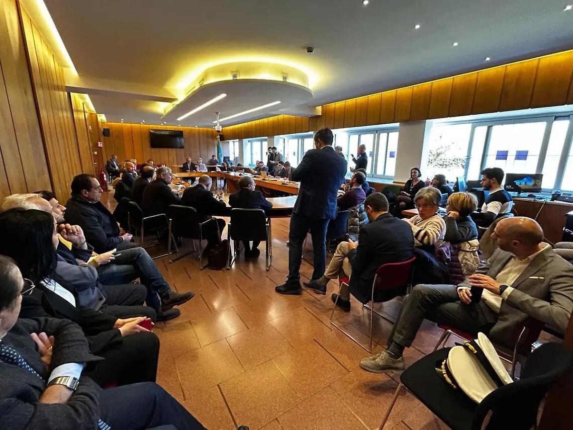 Montalto punta a progettare il porto elaborando due ipotesi per entrambe le rive del fiume Fiora