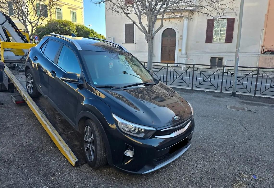 Veicoli non in regola rimossi dalla Polizia stradale