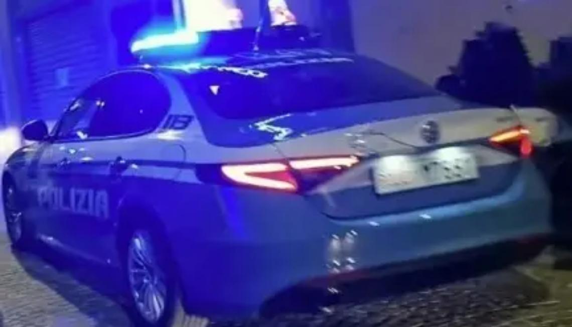 Arriva al San Paolo scortata da una volante e dopo pochi minuti partorisce una bambina