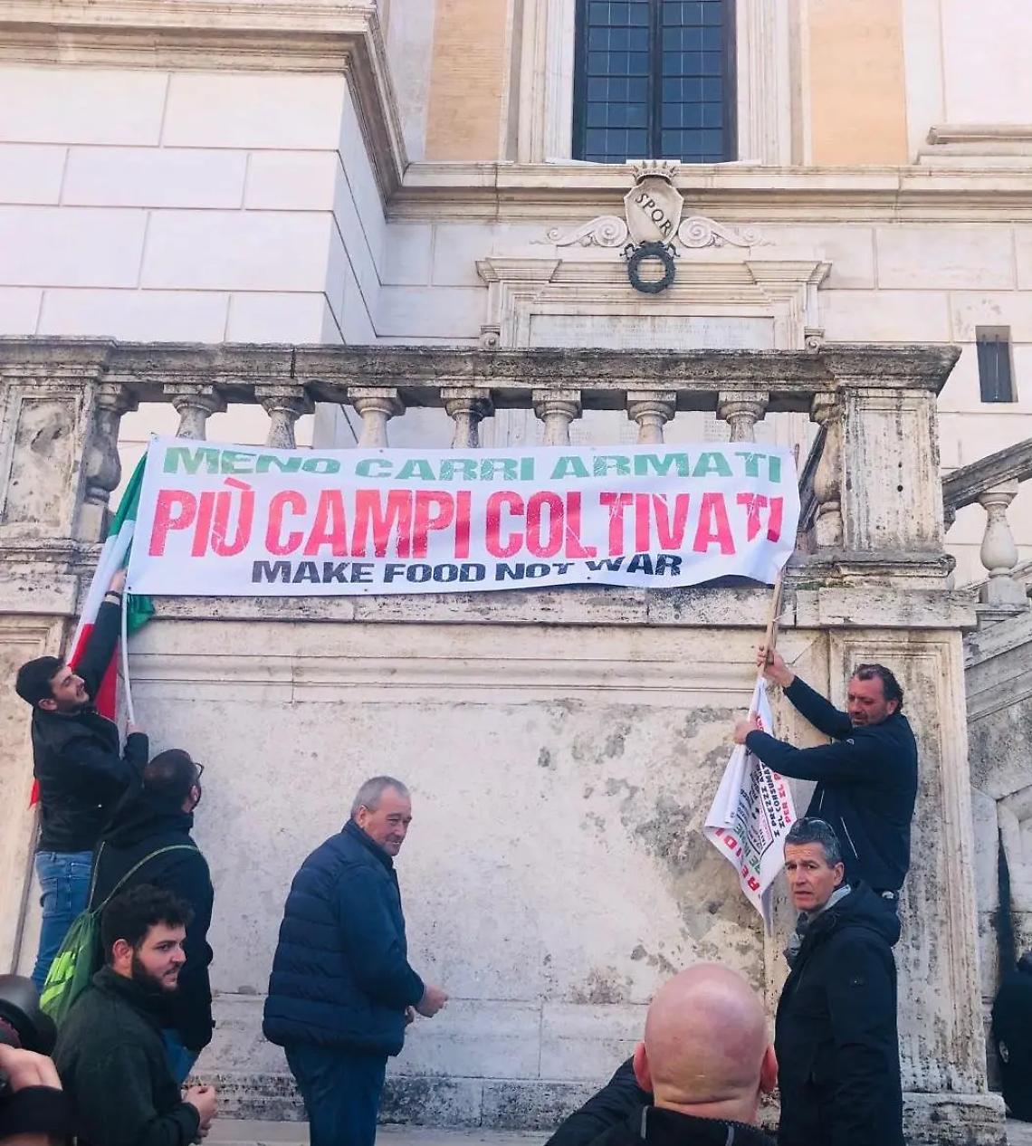 &laquo;Nessuno ci ha ricevuto, ma il nostro presidio rester&agrave;&raquo;