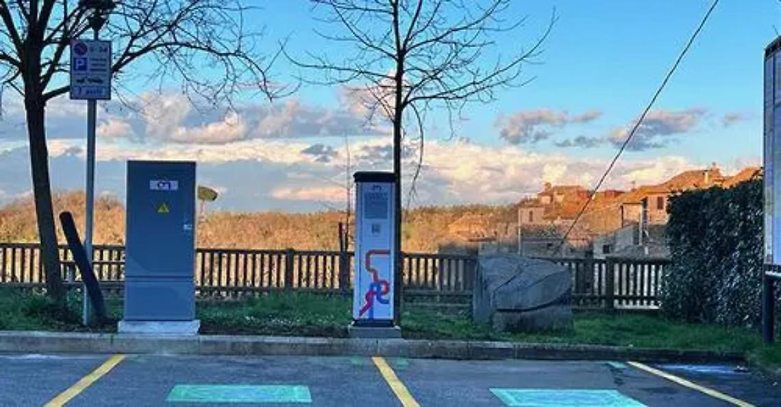Nuove colonnine per le auto elettriche