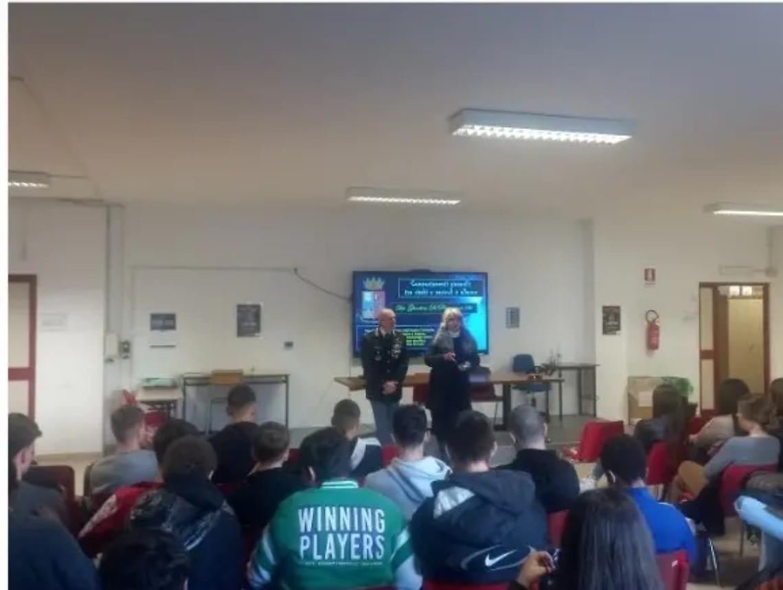 Legalit&agrave; e informazione, la Polizia di Stato incontra gli studenti