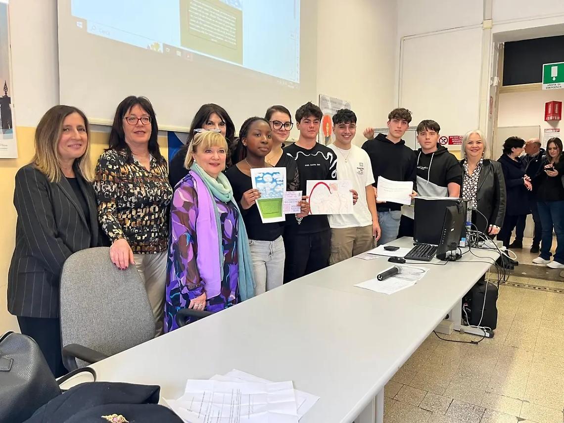 Disturbi alimentari, et&agrave; media sempre pi&ugrave; bassa: &egrave; allarme