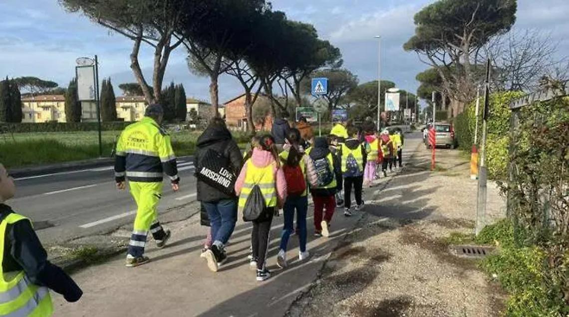 Gli alunni della Marchiafava a scuola con il &ldquo;Piedibus&rdquo;