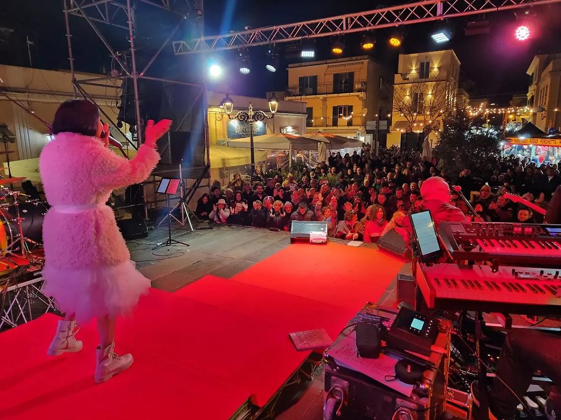 Fiordaliso incanta la Perla