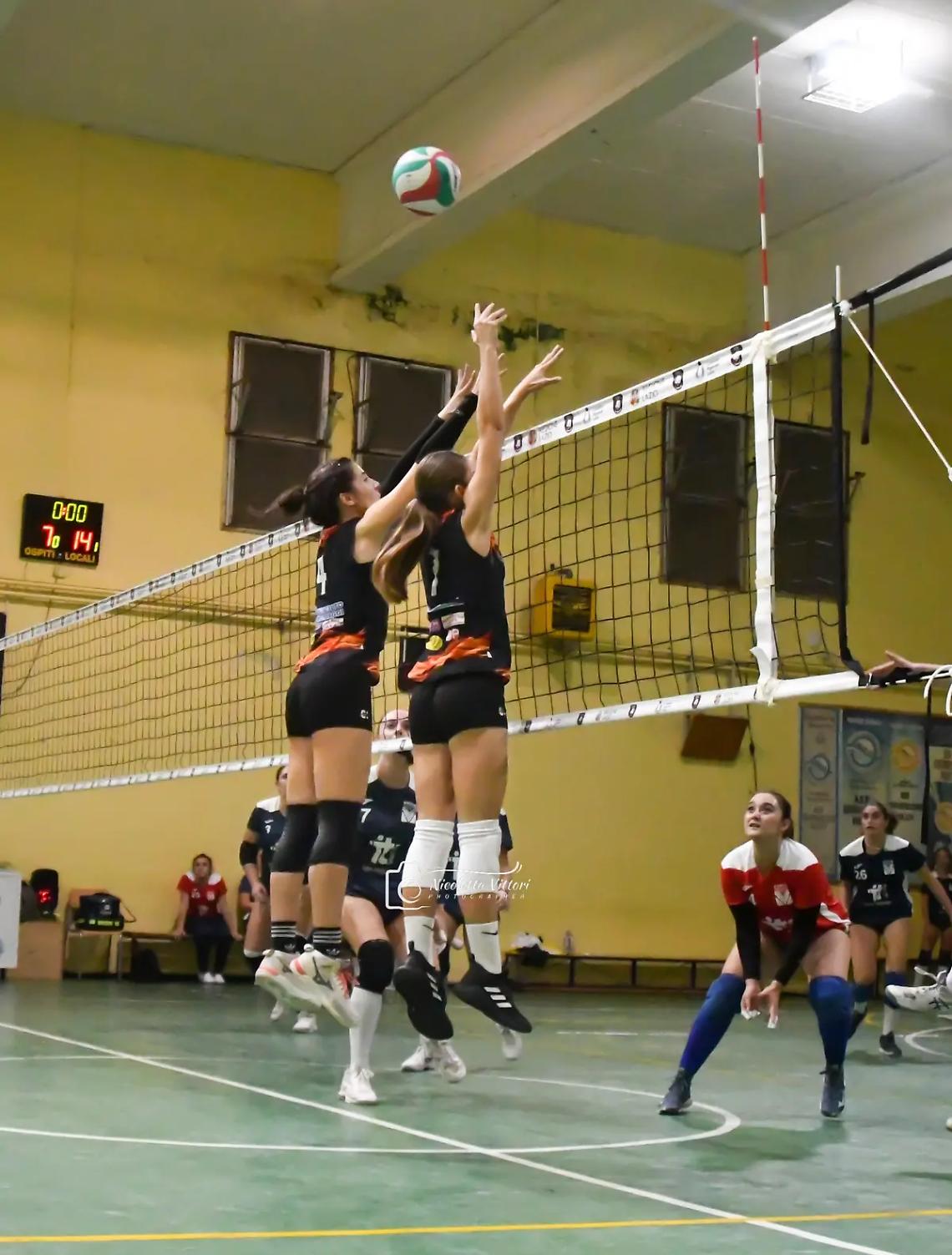 Comal, netto 3-0 al Sales