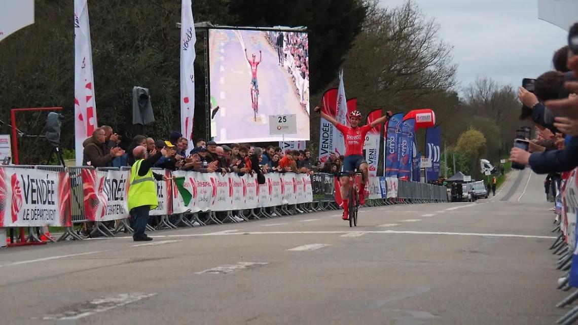 Il Team Pirata Vangi-Sama Ricambi sale sul podio in Francia con Leonardo Meccia