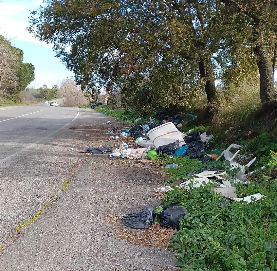 &laquo;Sulla Settevene Palo un tappeto di rifiuti&raquo;