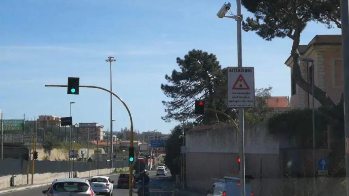 Semaforo rotto, tempi lunghi per la riparazione