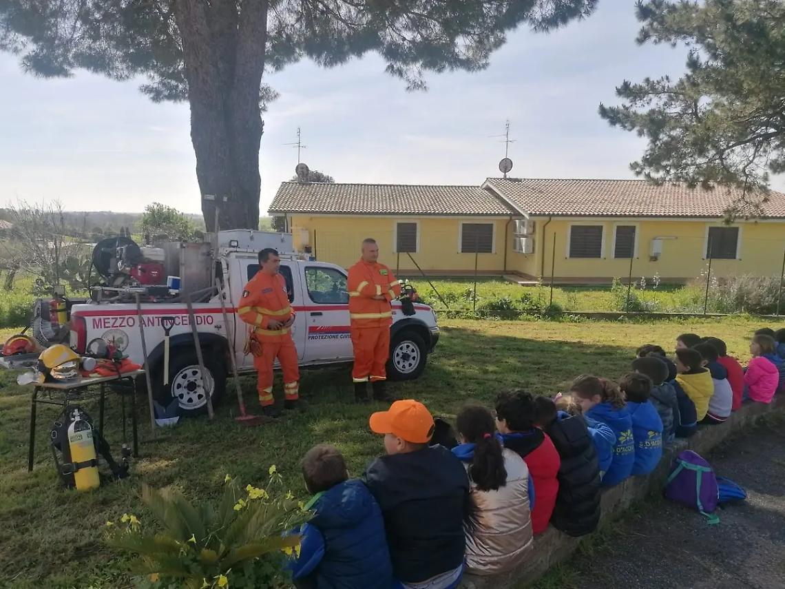 Corsi di emergenza e antincendio, bimbi a scuola con la Protezione civile