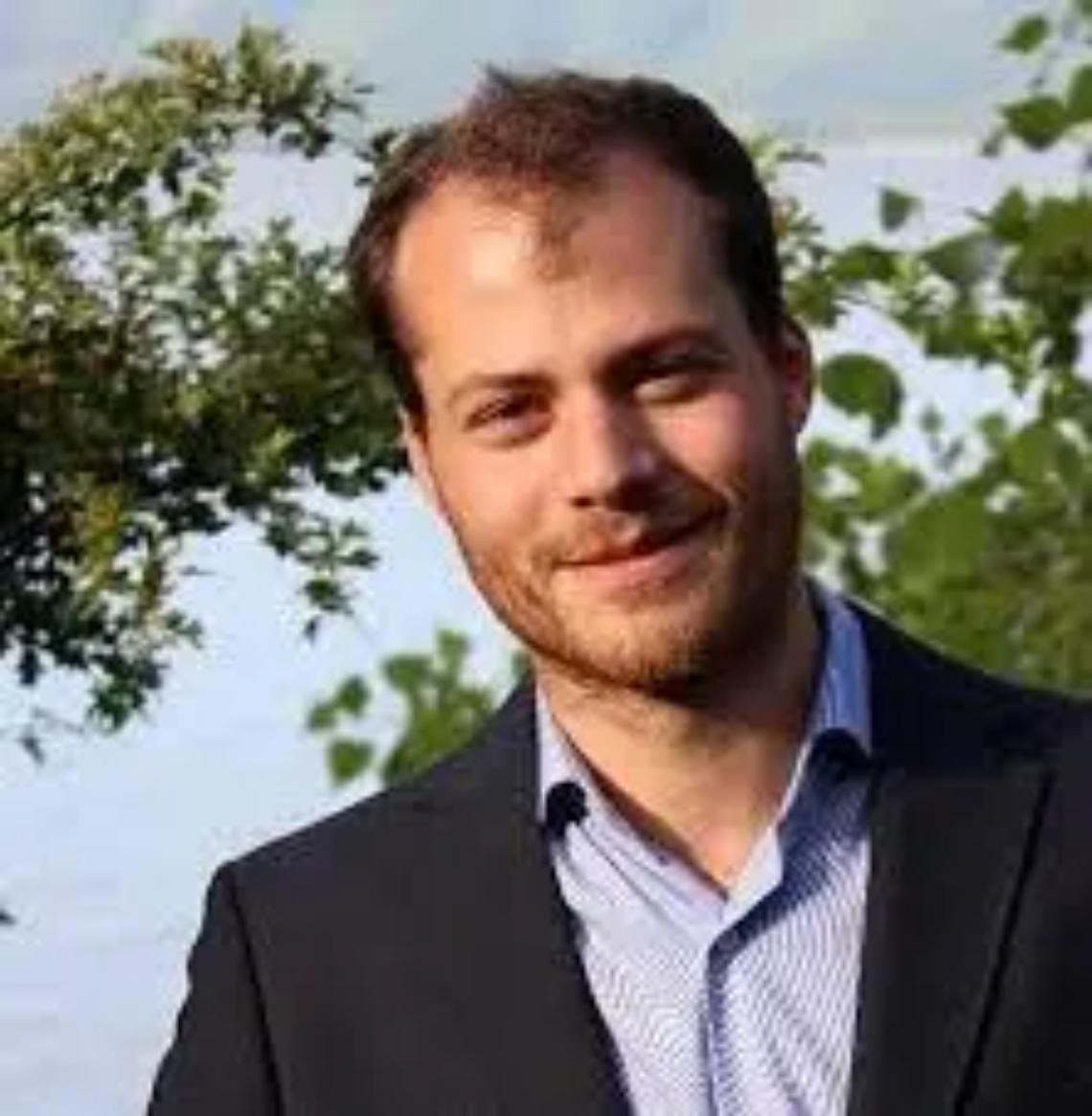 &laquo;Mengoni ha appoggiato la destra&raquo;