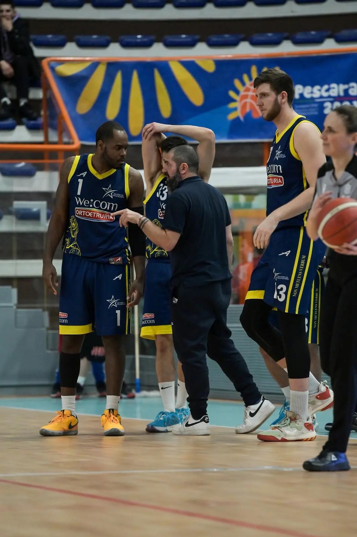 La Stella Azzurra Viterbo contro la capolista Porto Recanati fa sognare per un tempo, poi cede alla distanza: 86-97