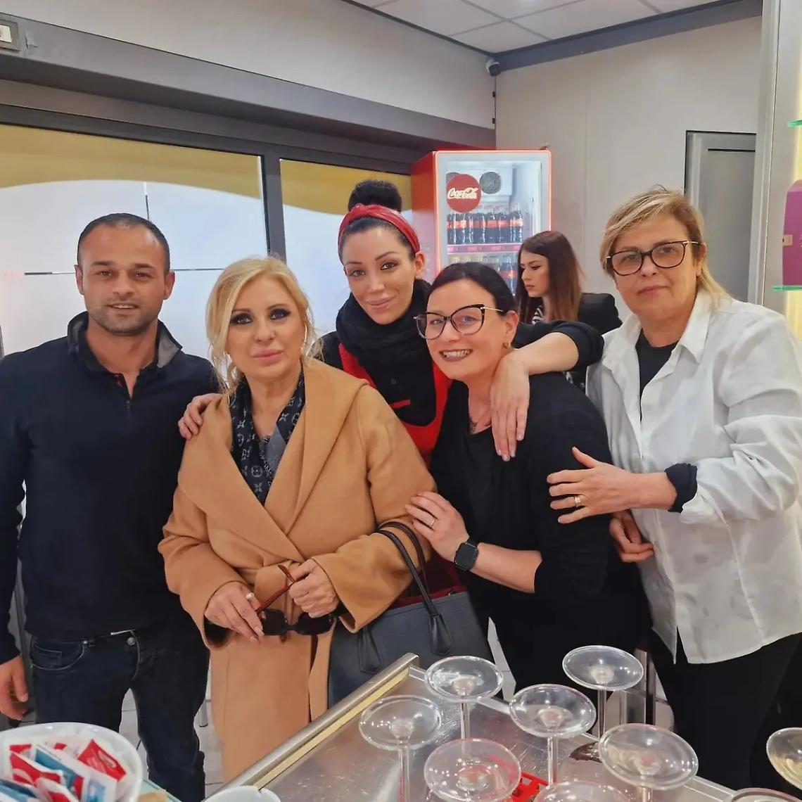 Da &lsquo;&rsquo;Uomini e donne&rsquo;&rsquo; ad un caff&egrave; a Civitavecchia: Tina Cipollari allo Chalet del Tribunale