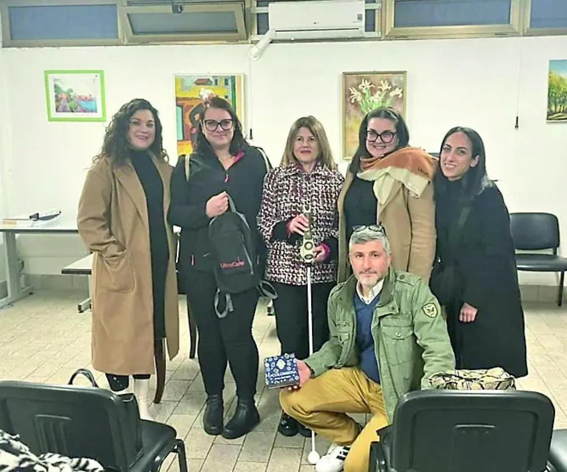 Bel, il Leo club consegna il primo bastone elettrico per ciechi