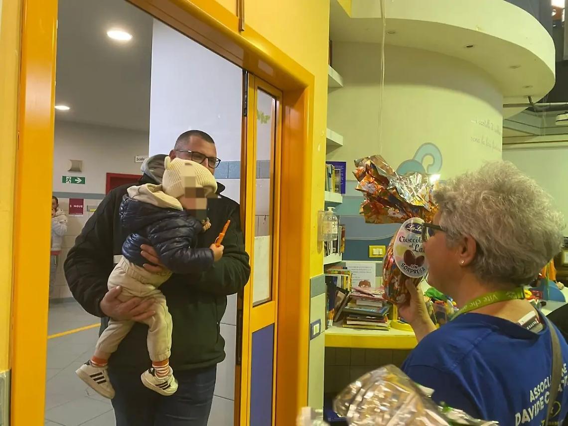 Oltre 400 uova di Pasqua per i piccoli del Bambino Ges&ugrave;: il gesto degli agricoltori