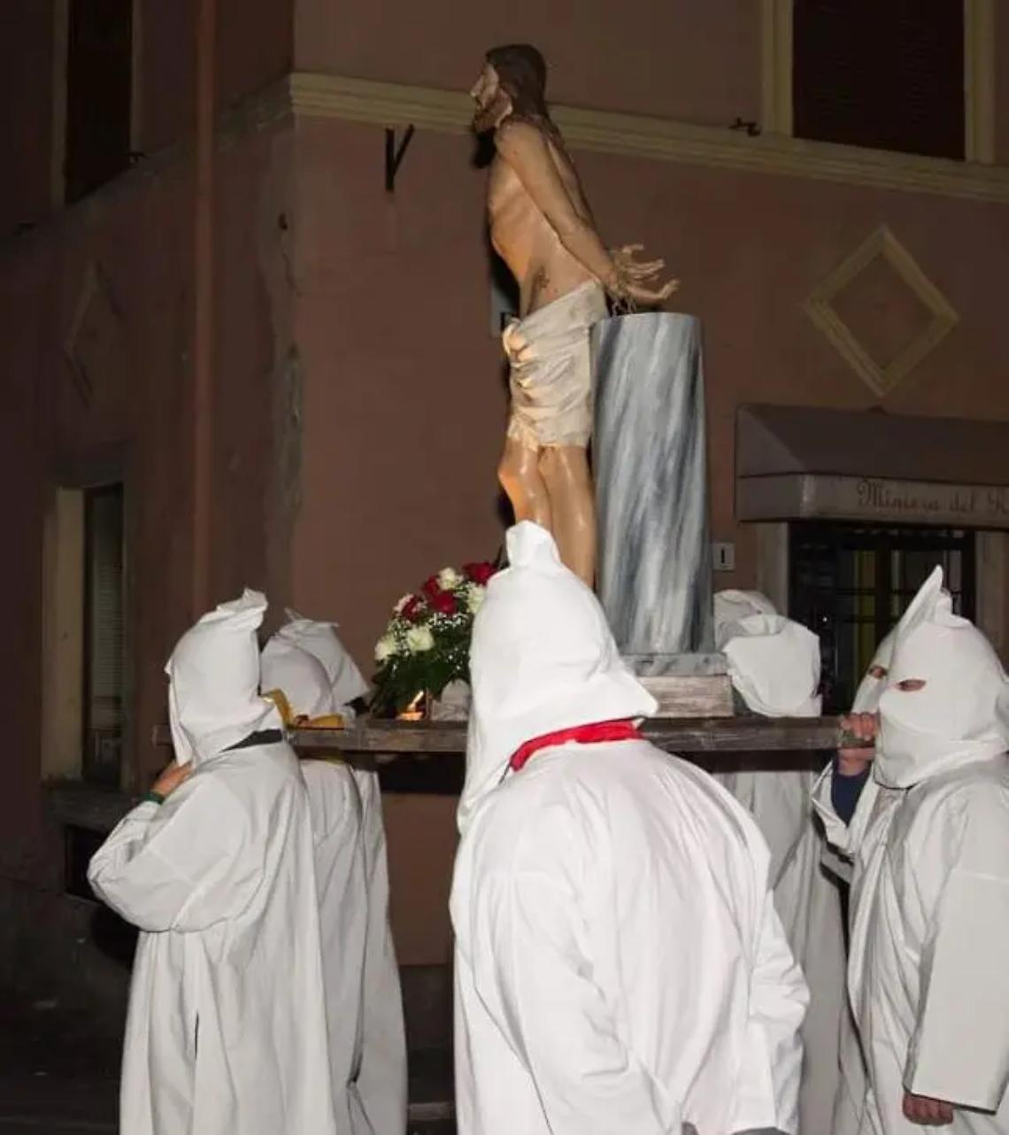 In collina tutto &egrave; pronto per la processione del Cristo morto
