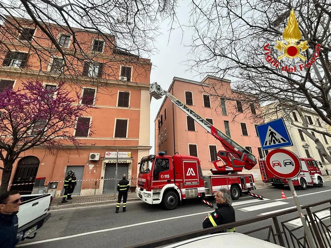 Vigili del fuoco, Pasqua movimentata: diversi interventi per il forte vento