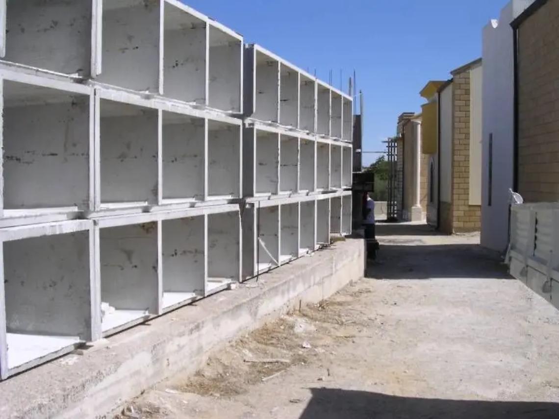 Sepolture definitive e nuovi loculi, il cimitero torna alla normalit&agrave;