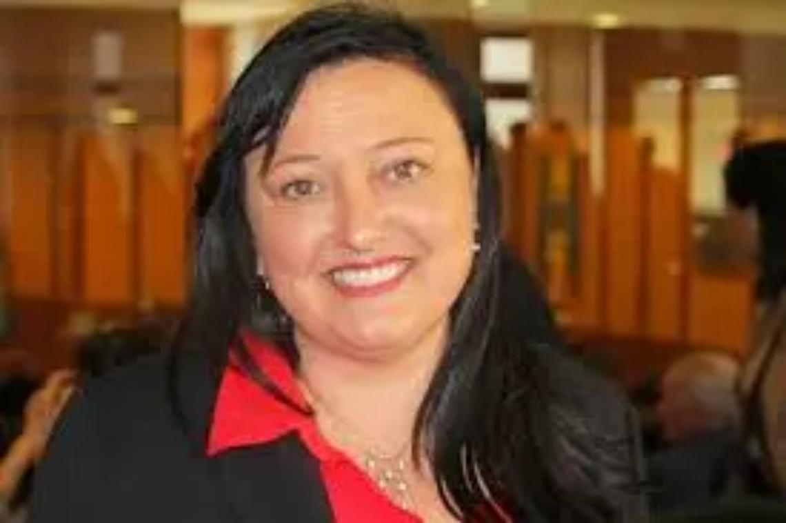 Un minuto di silenzio e un lungo applauso per ricordare Valentina Paterna