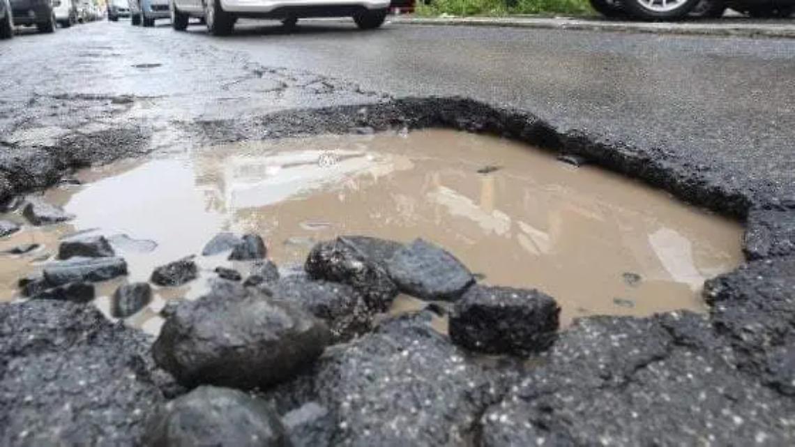 Strade come groviera, slalom degli automobilisti tra le buche