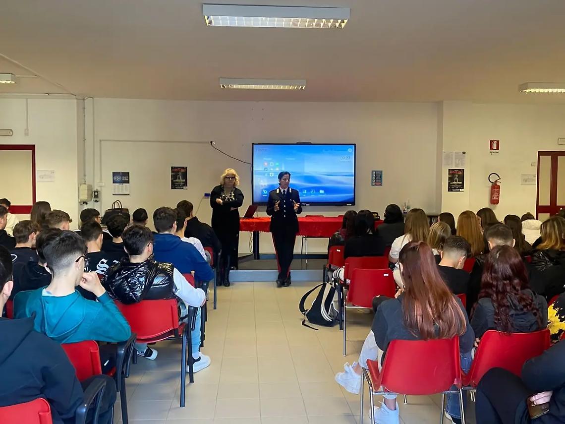 I ragazzi dell&rsquo;alberghiero incontrano l&rsquo;Arma