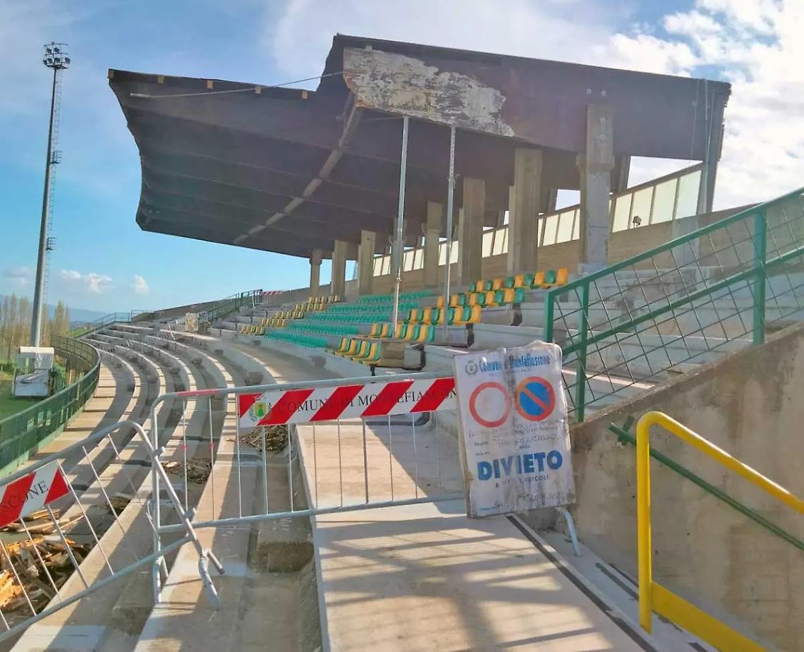 &laquo;Tribune interdette al pubblico da mesi&raquo;