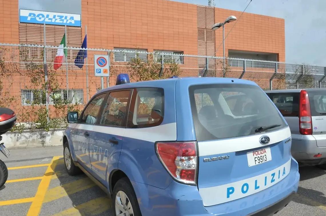 Tabaccaio rapinato in pieno centro