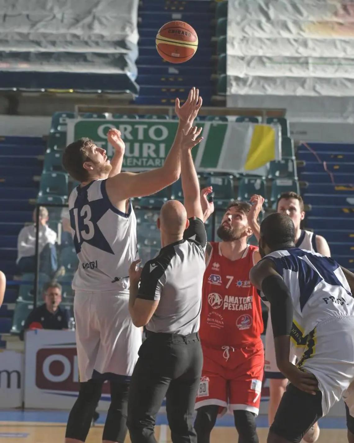 Stella Azzurra Viterbo ok contro il Pescara (82-75) ma le speranze playoff sono ridotte al lumicino