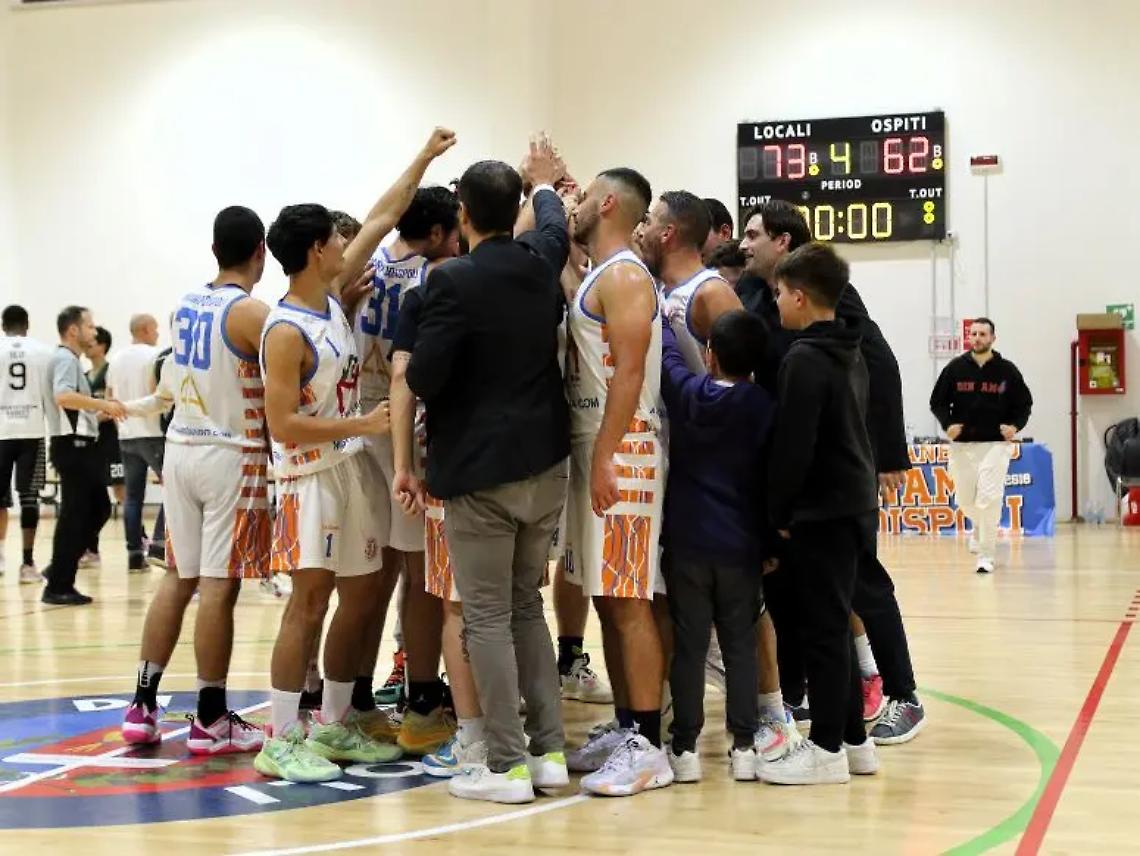 La Dinamo batte la capolista e vola al secondo posto