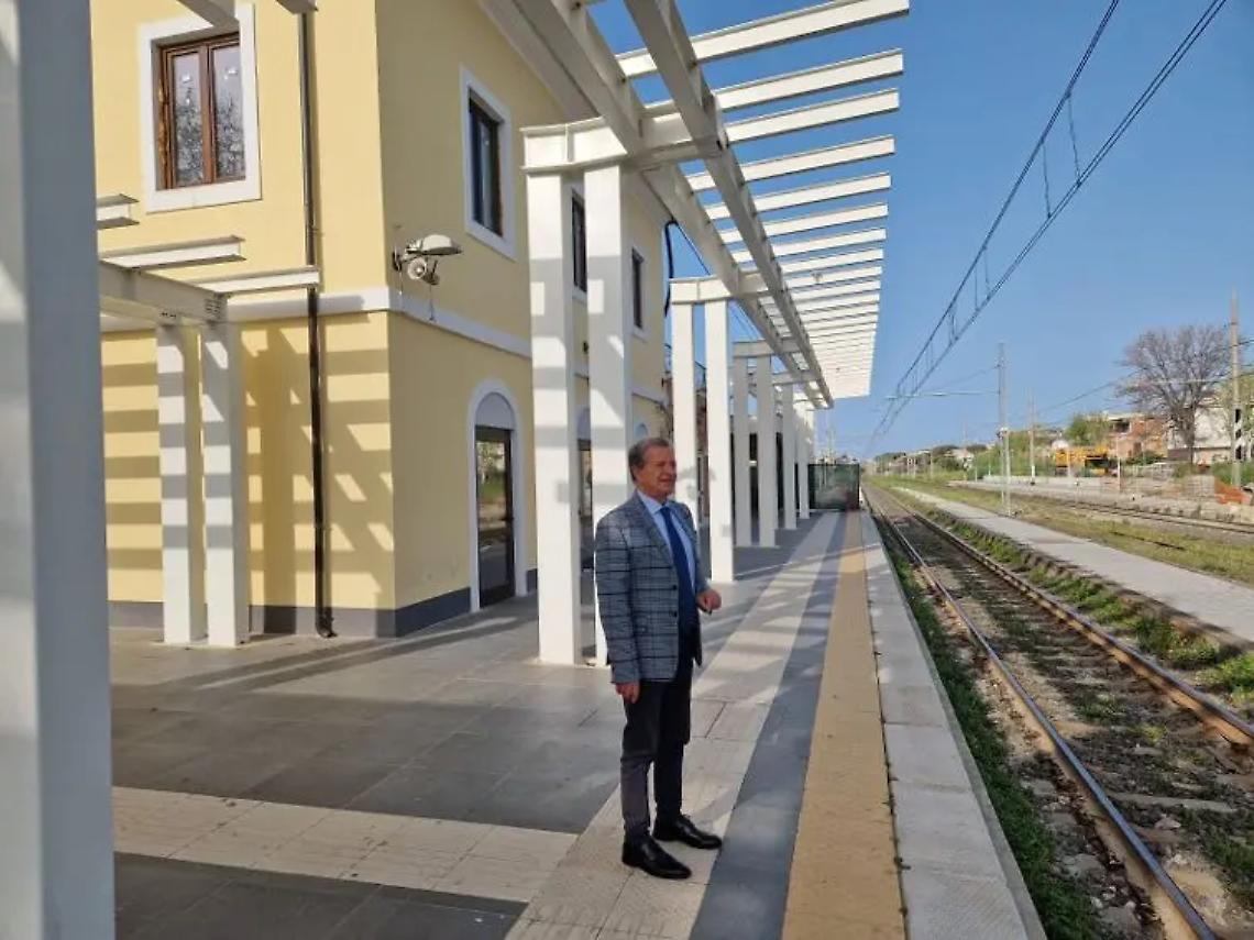 Stazione Santa Marinella, installati i piloni delle pensiline del binario 3