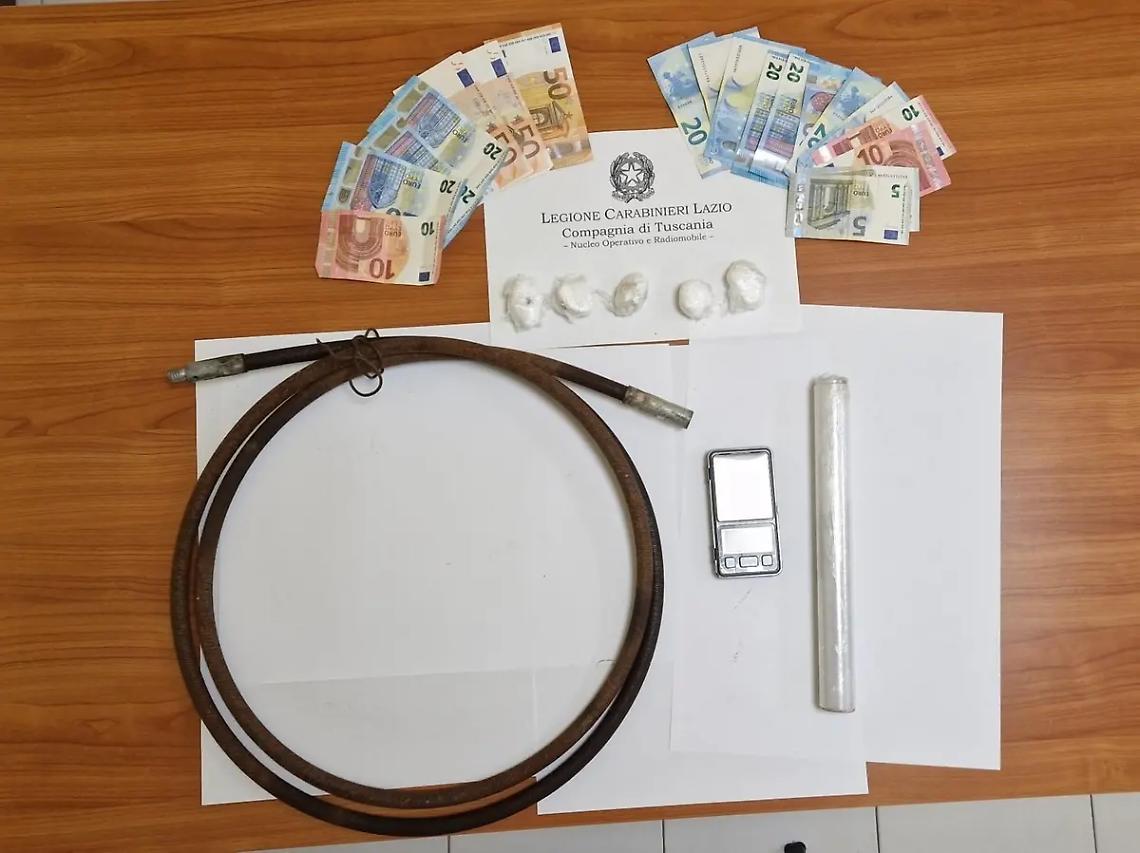 Spaccio di cocaina ed eroina nel bosco: denunciati in due