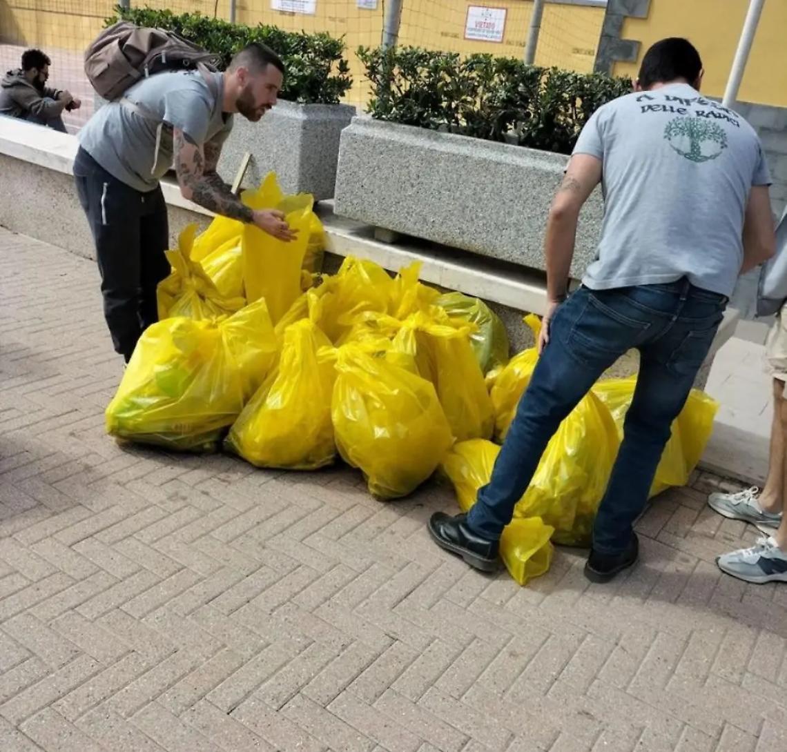 Mare nostrum, decine di giovani hanno ripulito la spiaggia delle Saline di Tarquinia