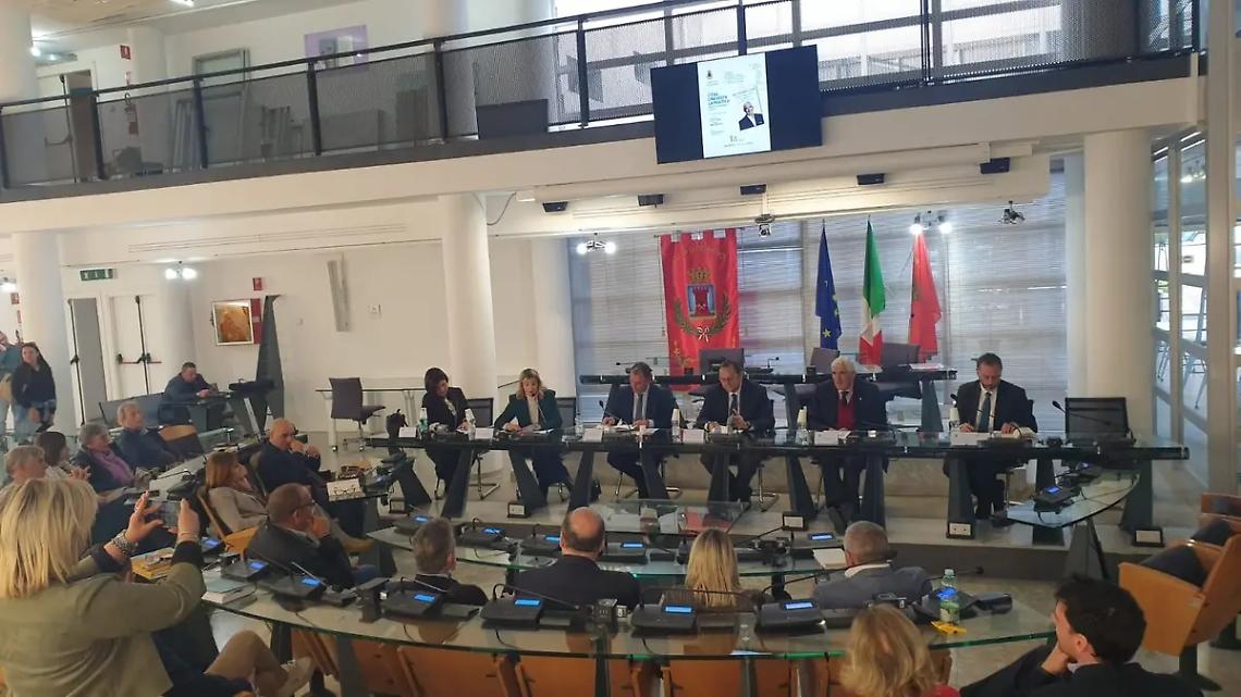 Politica, riflessioni e un messaggio ai giovani: cos&igrave; Pier Ferdinando Casini ha presentato il suo libro