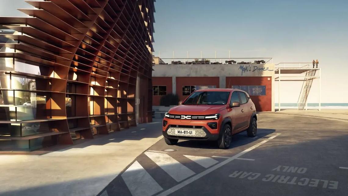 Arriva in Italia la nuova Dacia Spring, 100% elettrica con una gamma di sei tinte