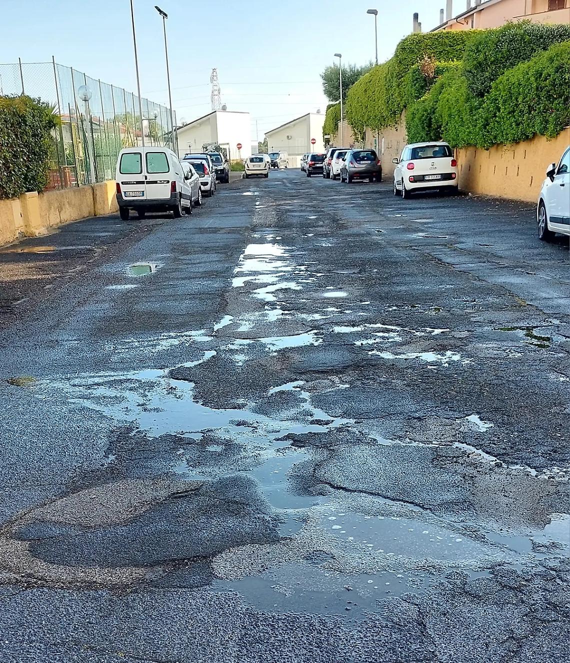 Buche sull&rsquo;asfalto e allagamenti