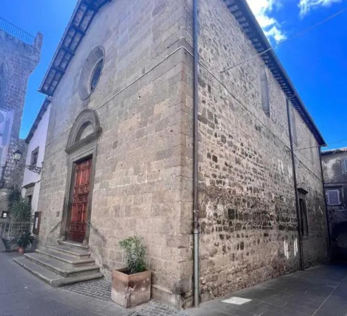 Tetti a rischio crollo, chiuse due chiese