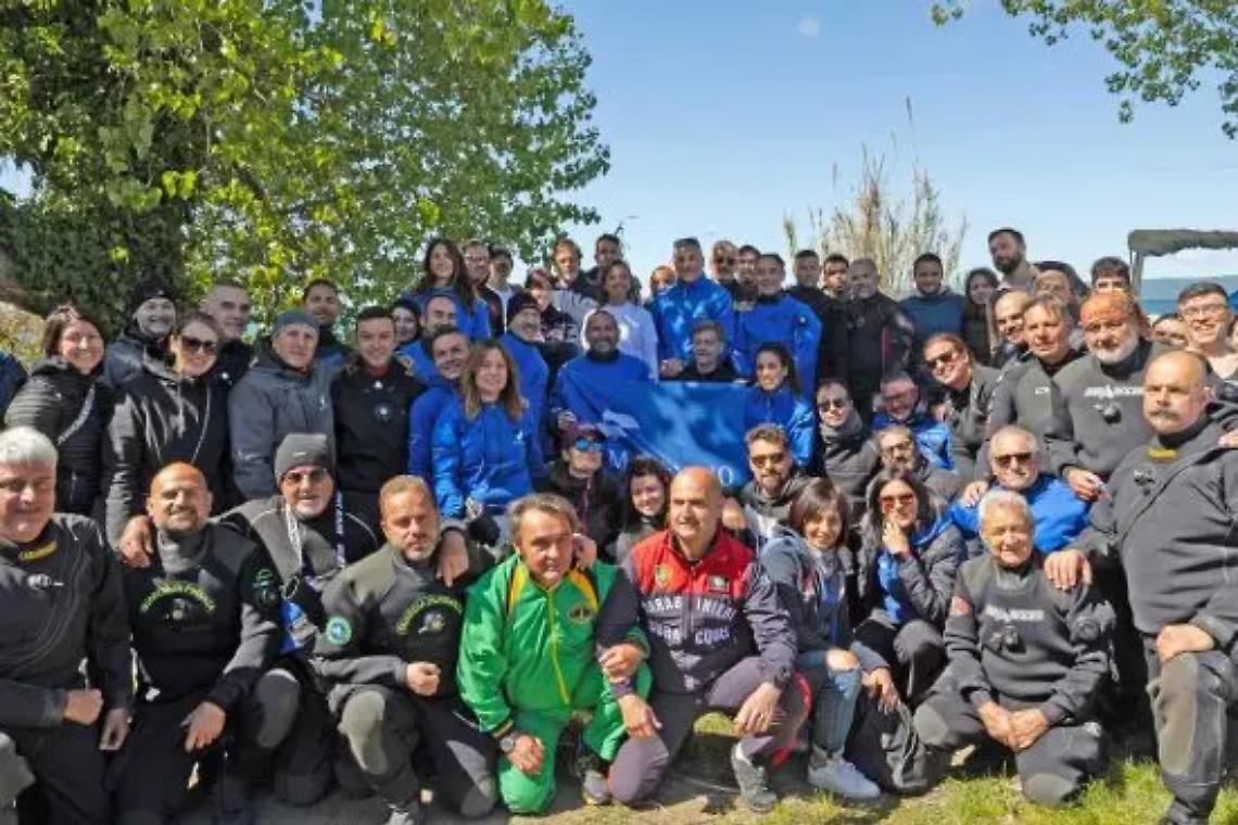 Oltre 17 quintali di rifiuti riemersi dal lago
