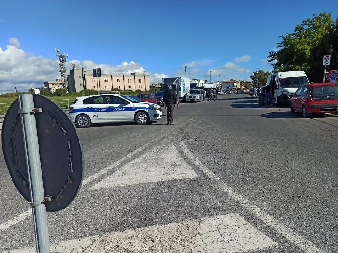 Strada chiusa causa riprese cinematografiche: traffico in tilt