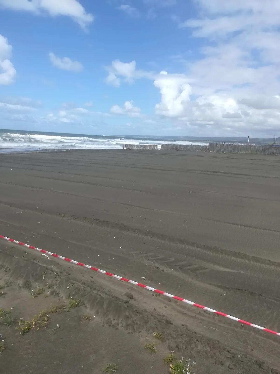 Ponte del 25 Aprile ed estate: spiagge tirate a lucido