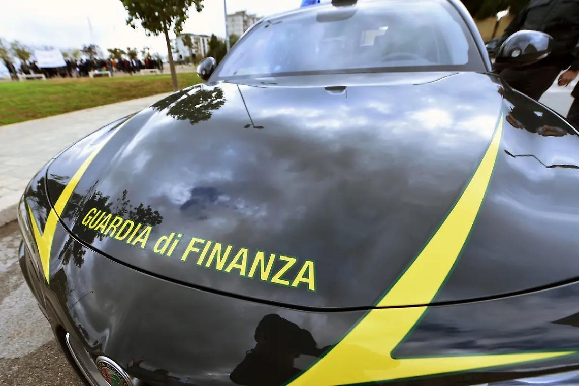 Gdf, pregiudicato 40enne arrestato per estorsione