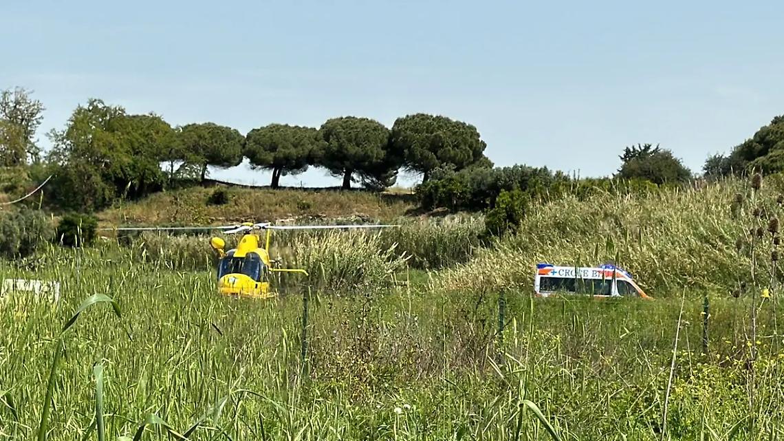 Travolto da un&rsquo;auto: pompiere in ospedale