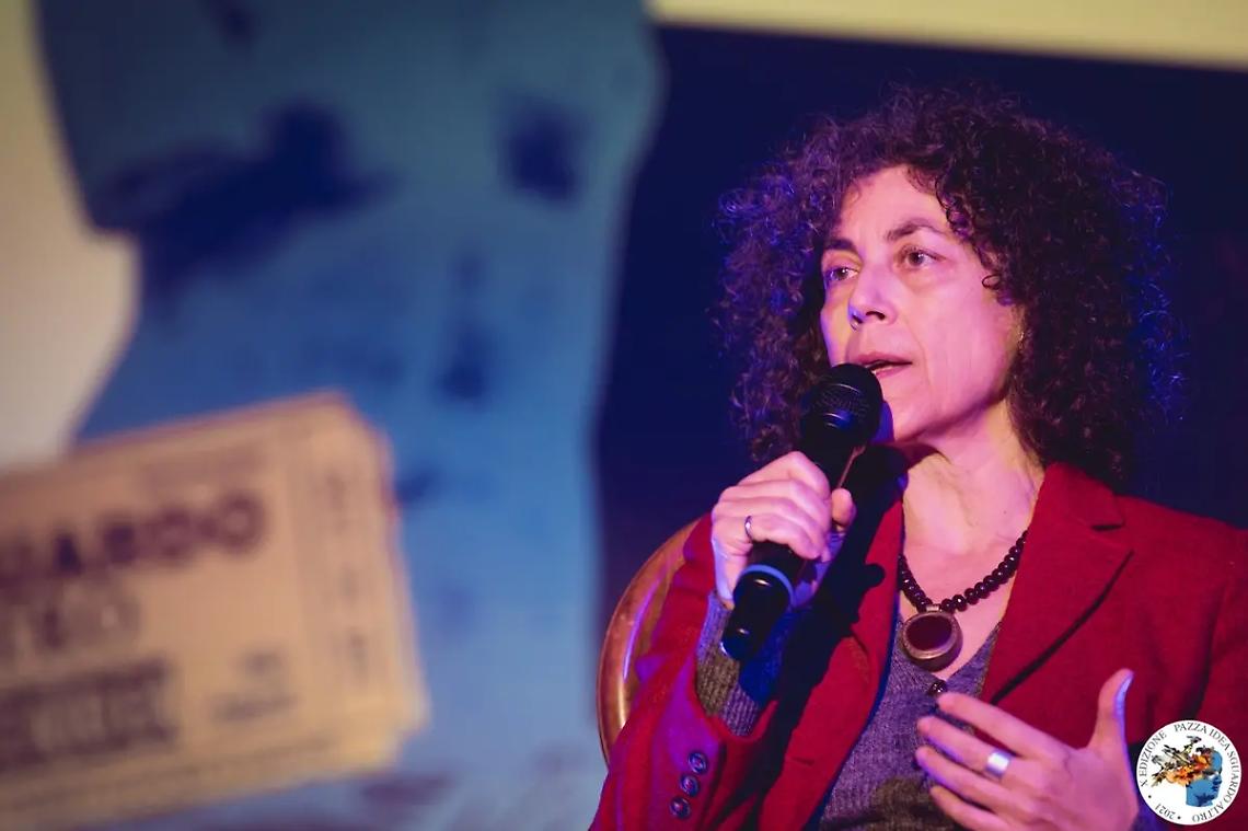 Calandrone: &laquo;Leggete di tutto e mettete al centro il vostro universo&raquo;