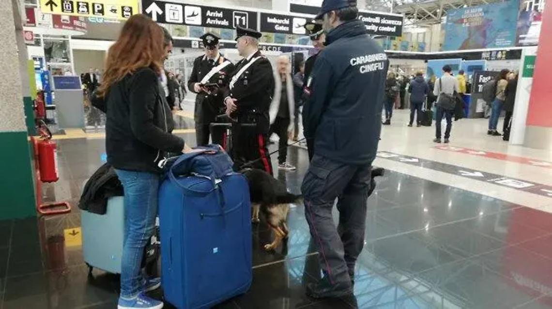 Tentati furti al duty free dell&rsquo;aeroporto: denunciati 7 viaggiatori