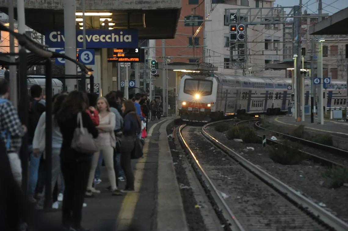 Stop ai treni oggi e gioved&igrave; per lavori: bus sostitutivi dal parcheggio della stazione
