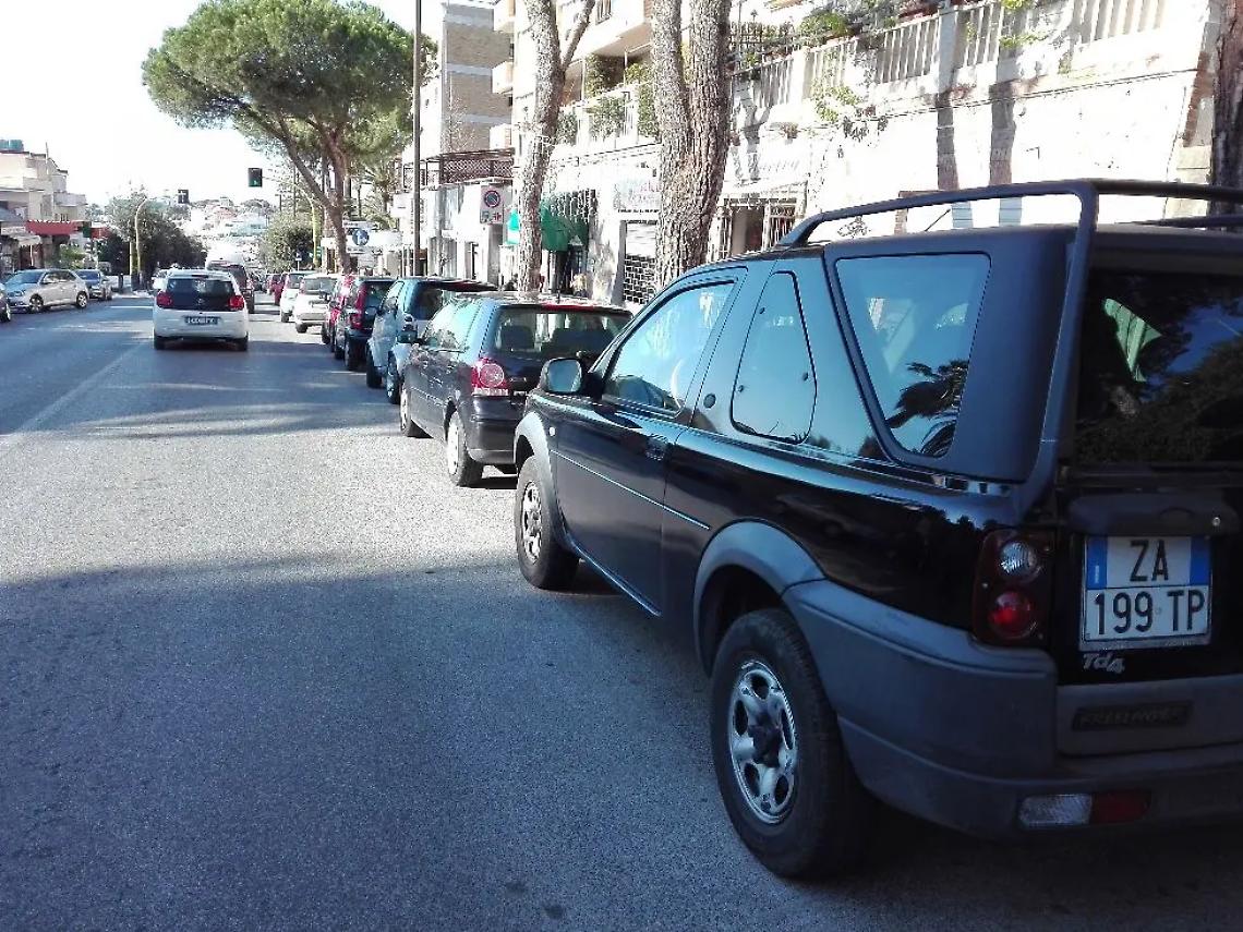 Santa Marinella, nuovo piano parcheggi: revocato il pagamento in alcune zone