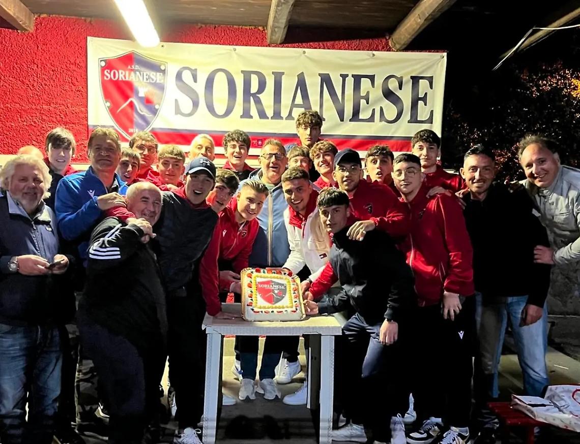Festa e cena sotto le stelle per l&rsquo;Under 19 della Sorianese dopo la meritata salvezza ai playout