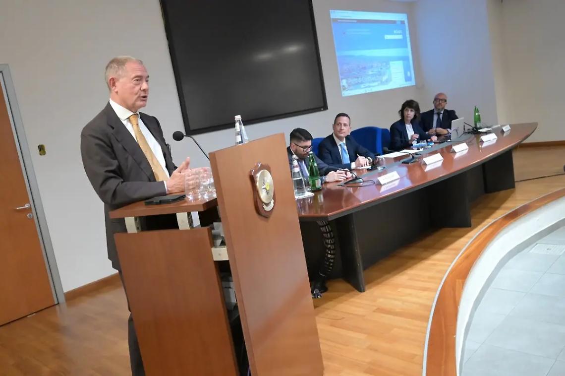 Il ministro Urso: &laquo;Civitavecchia fondamentale nella politica marittima del Paese&raquo;