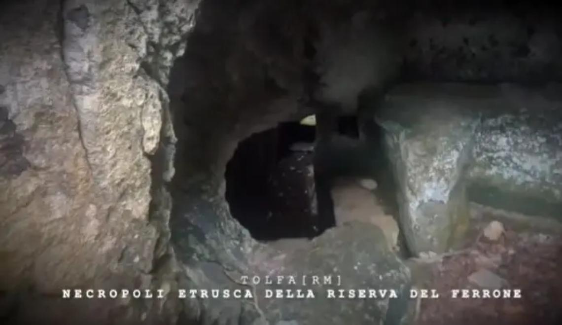 La necropoli etrusca della riserva del Ferrone conquista i turisti