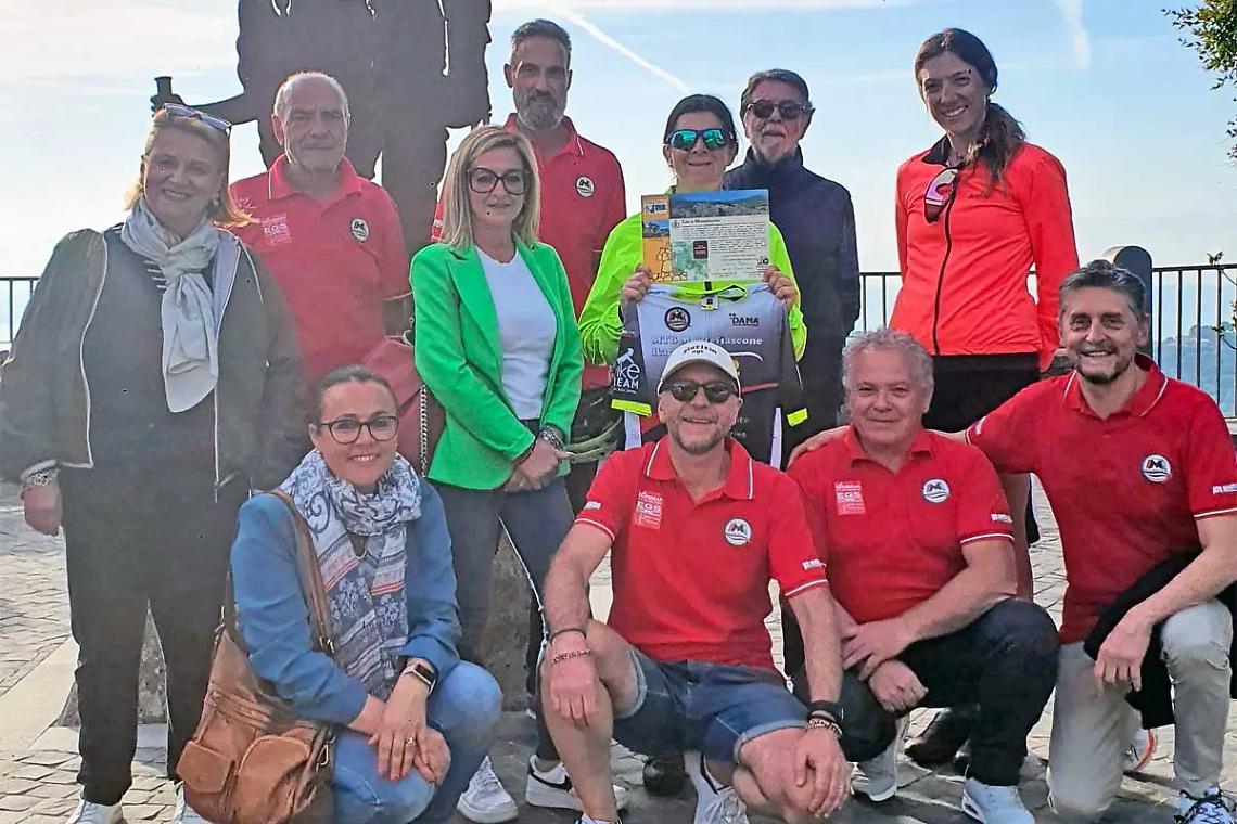 &ldquo;L&rsquo;Italia in tandem&hellip;alla cieca&rdquo;, il tour di una ragazza ipovedente fa tappa sul colle falisco