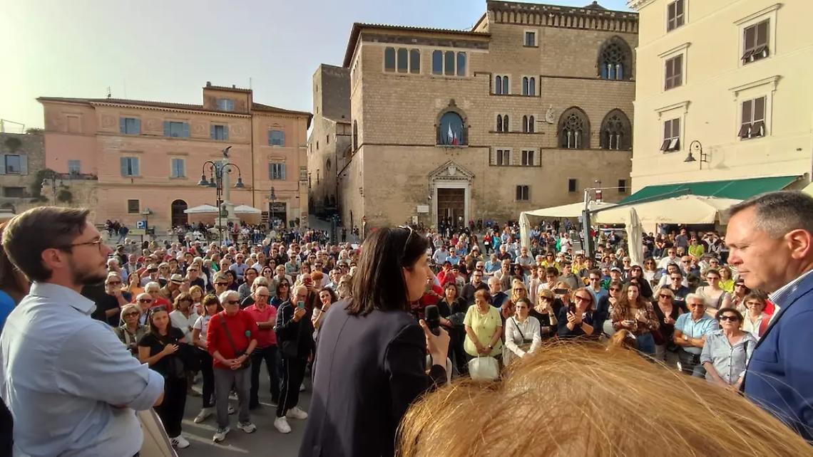 Tanta gente in piazza per Elly Schlein